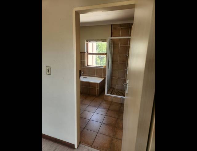3 BEDROOM APARTMENT FOR SALE IN AZALEA PARK